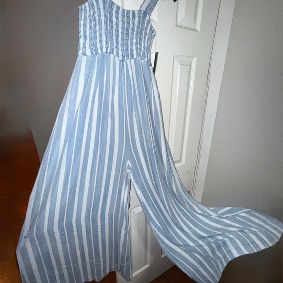 Tractr NWT 2/26 Blue and White Striped wide legged Jumpsuit - Picture 4 of 7